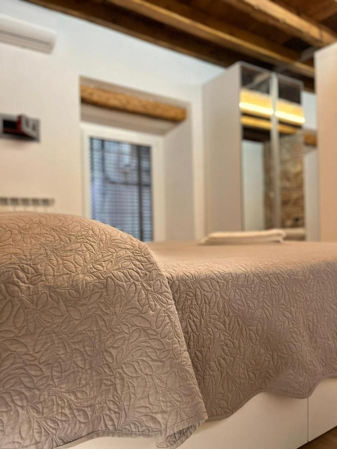 Teodorico Room & Apartment Verona Bagian luar foto